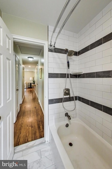 Building Photo - 4715 Oxbow Rd