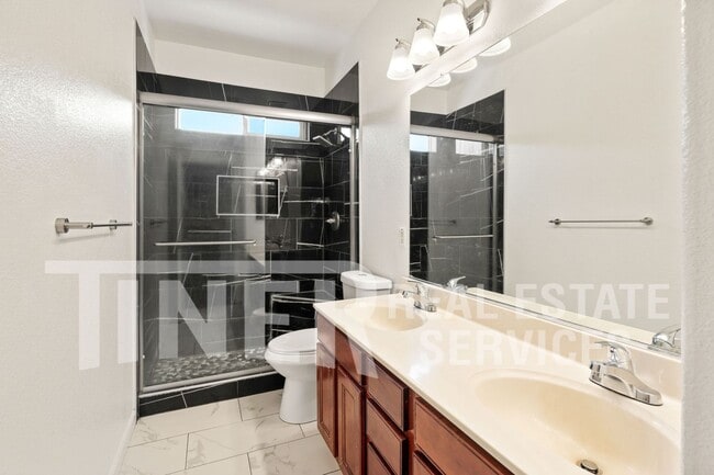 Building Photo - 5 Mantauk Point Pl