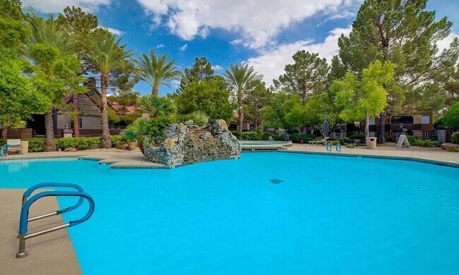 Building Photo - RESORT STYLE LIVING!