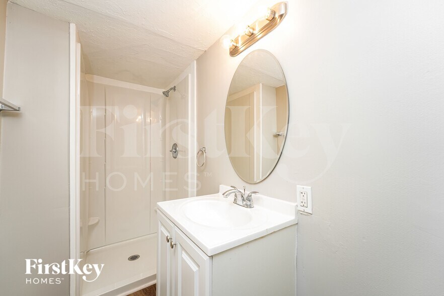 Building Photo - 123 Scarsdale Dr