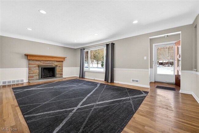 Building Photo - 8310 Broadview Rd