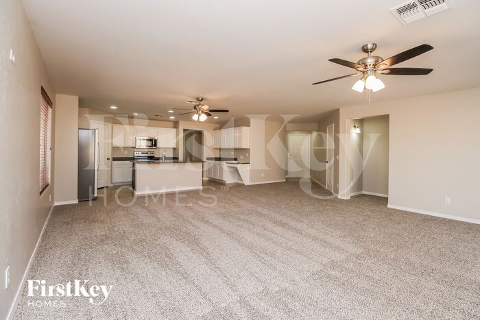 Building Photo - 914 W Desert Canyon Dr