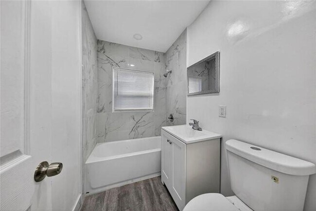 Building Photo - 1541 NW 7th Terrace