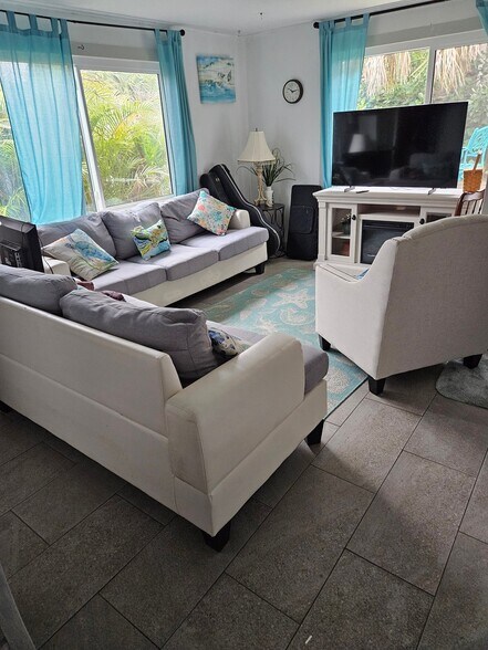 Building Photo - 56 Margaret Rd