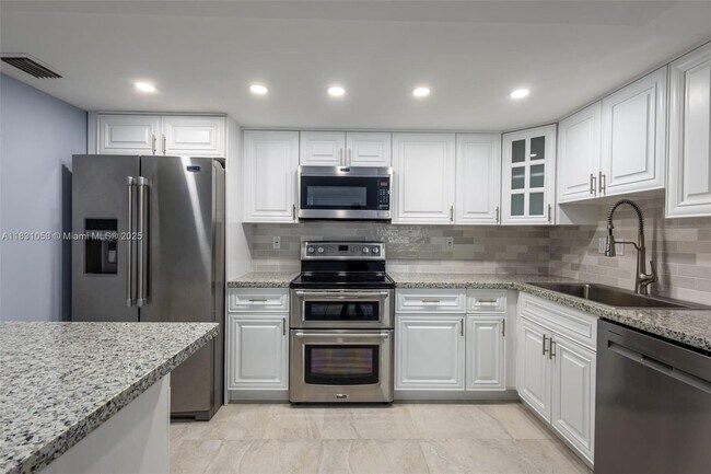 Building Photo - 20350 W Country Club Dr