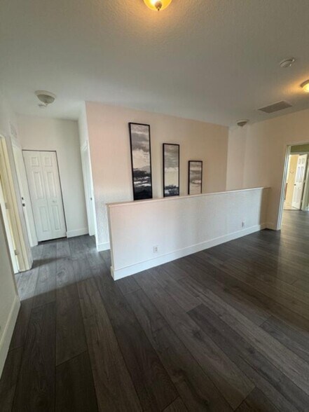 Building Photo - 1033 Grove Park Cir