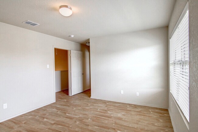 Building Photo - 8906 Scarlett Pl