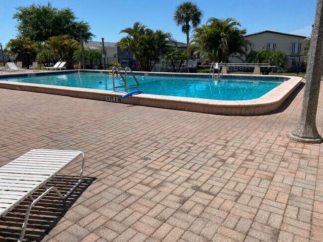 Building Photo - Holiday Park *short or long term rental av...
