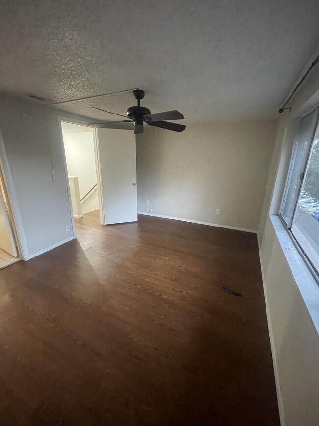 Building Photo - 5506 Pokeweed Ct