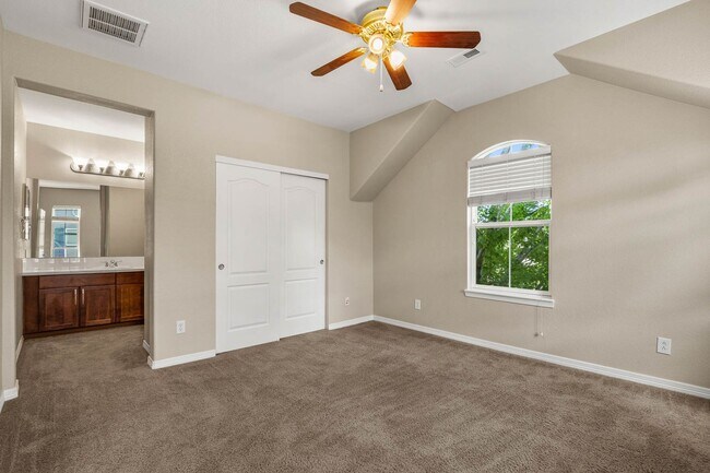 Building Photo - Spacious Townhome in Cherry Creek School District