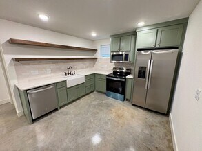 Building Photo - MTR2a-4