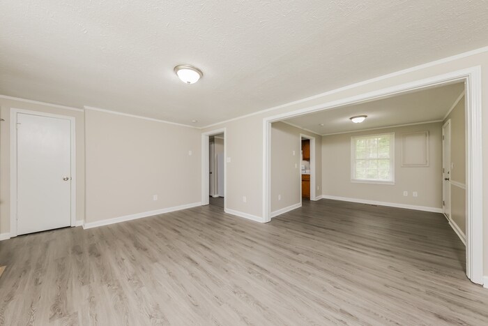 Building Photo - 1404 Waterloo Dr