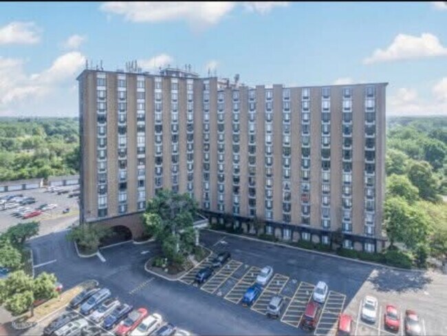 Building Photo - 1 One Renaissance Pl