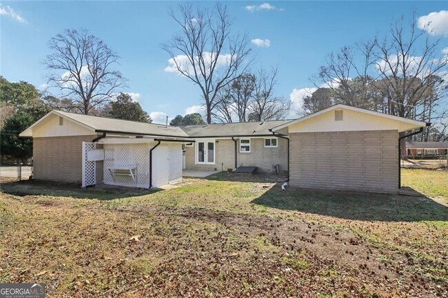 Building Photo - 2219 Lisa Dr SE