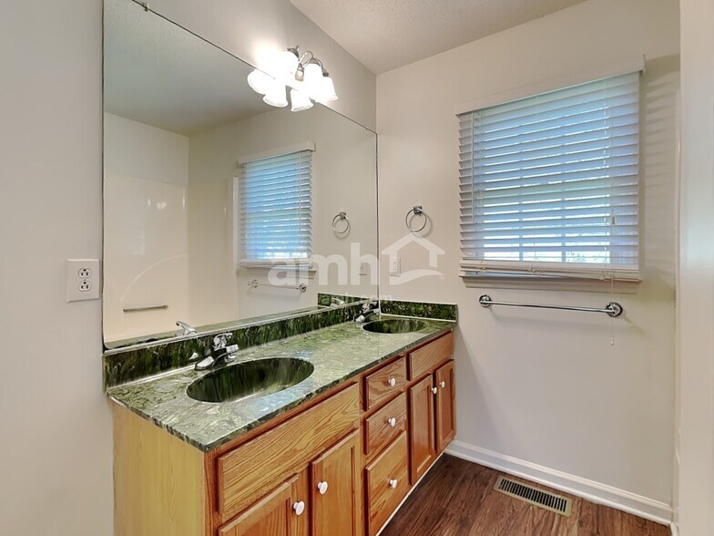 Building Photo - 272 Twin Creeks Rd