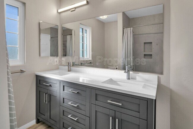 Building Photo - 7960 Mission Vista Dr
