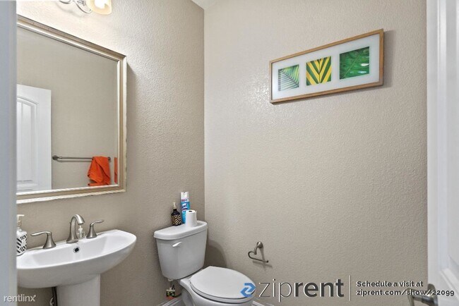 Building Photo - 5 br, 3.5 bath House - 5039 Osborne Circle...