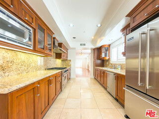 Building Photo - 11692 Darlington Ave