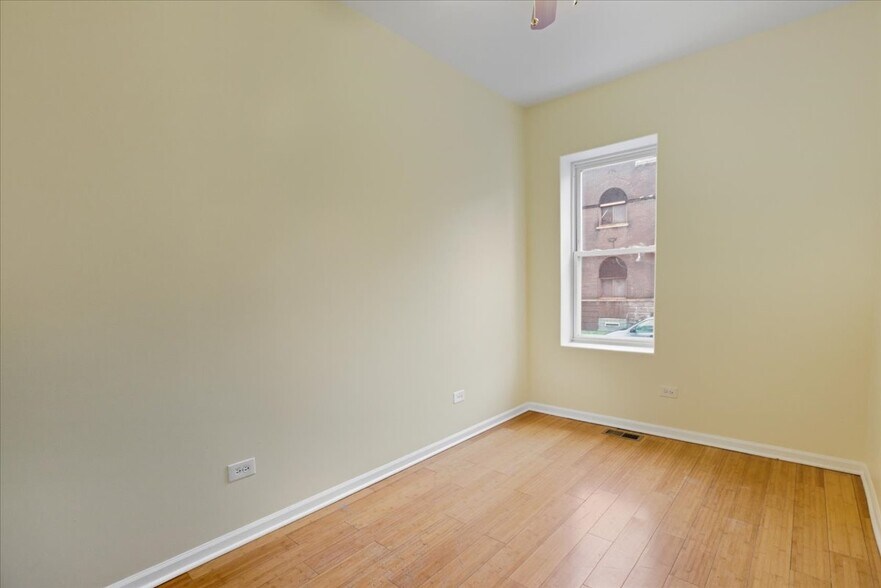 Building Photo - 54 E 50th St