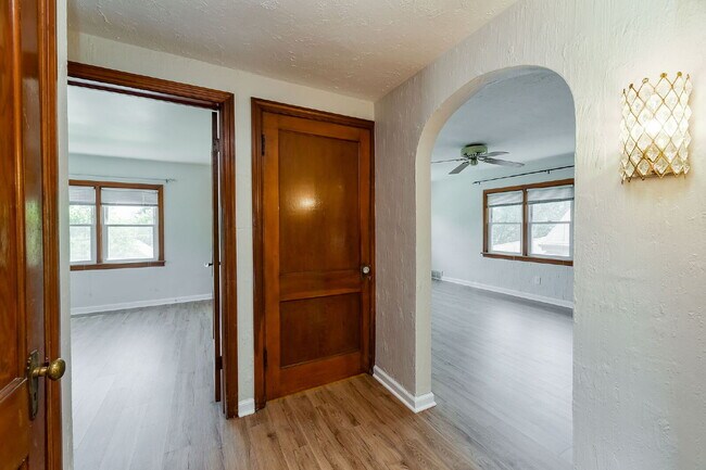 Building Photo - Charming 3-Bedroom with 2 Full Baths in the Heart of Lemont