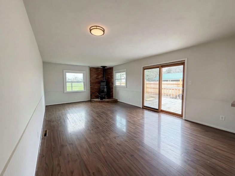 Building Photo - 413 Sherwood Dr W