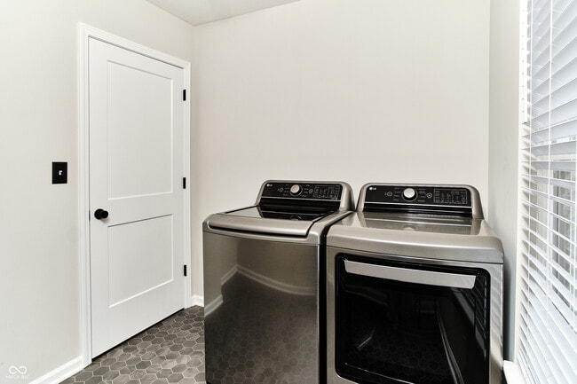 Building Photo - 730 N East St