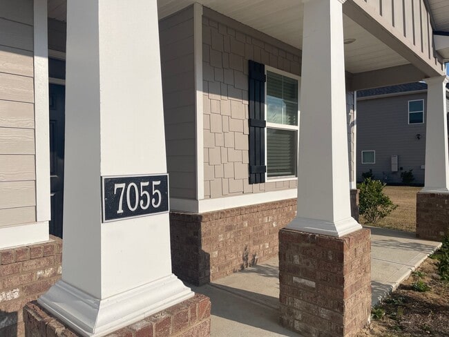 Building Photo - 4 Bed, 2 Bath New Build