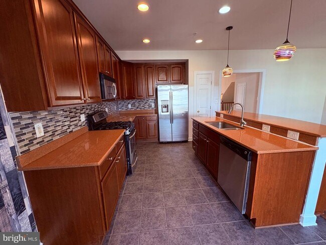 Building Photo - 635 Whetstone Glen St