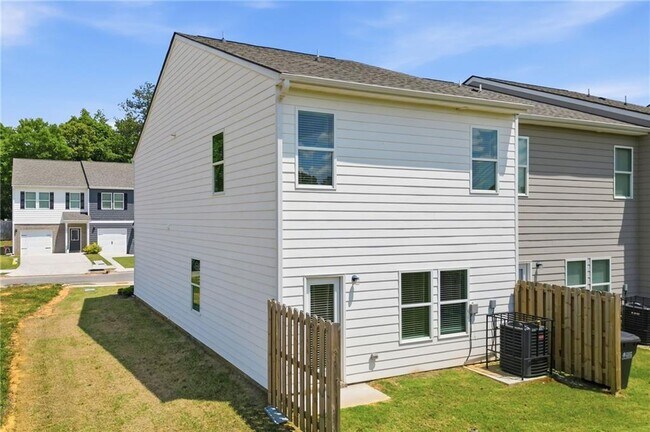 Building Photo - 157 Vlg Grn Dr NW