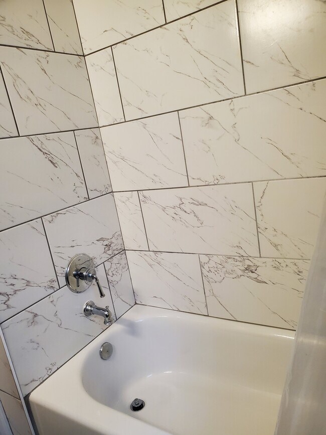 Building Photo - 2100 Sherwood St