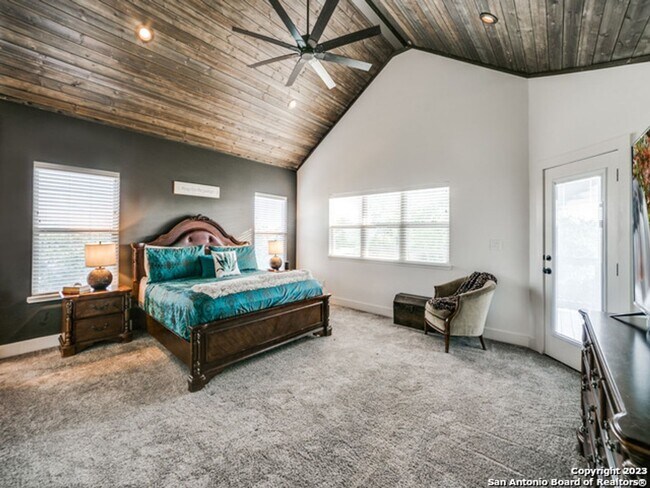 Building Photo - 5 Bedroom/3.5 Bathroom Home in the Ensenad...