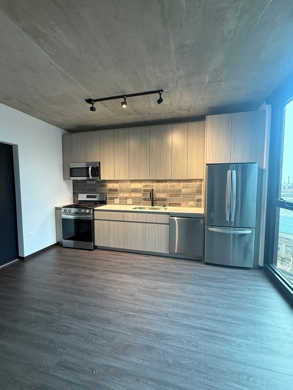 Building Photo - 1415 W Randolph St