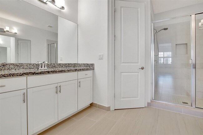 Building Photo - 11549 SW 13th Ct