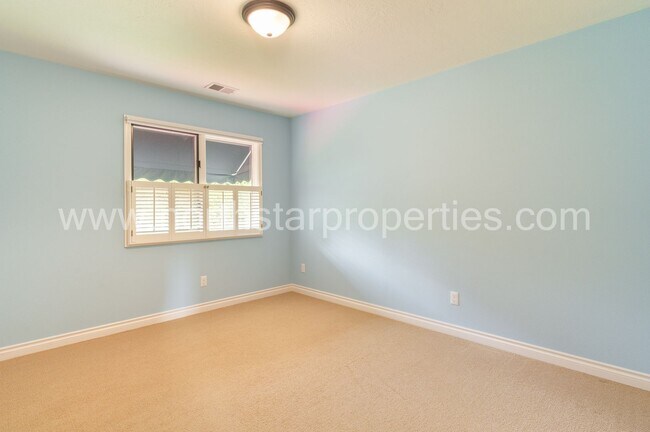 Building Photo - 16754 Quail Ct