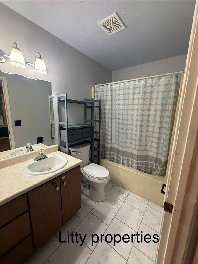 Building Photo - 943 Redwing Trail