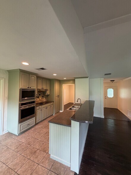 Building Photo - 3424 Glendale Dr