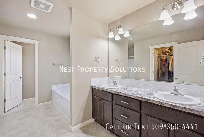 Building Photo - 1111 Hilltop Ave NE