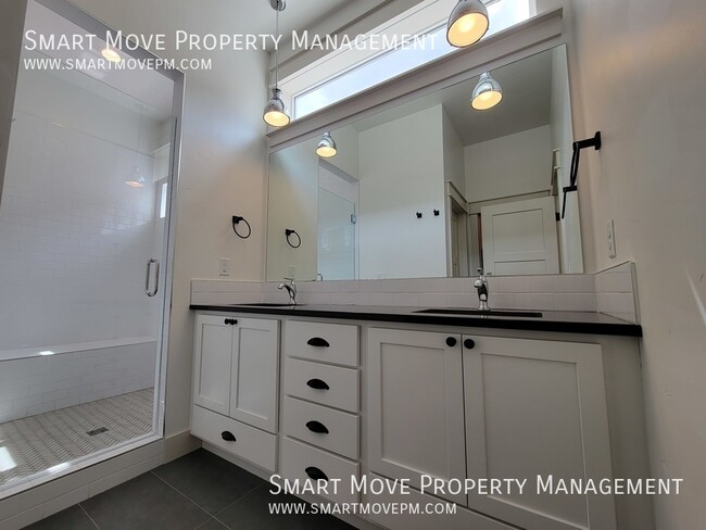 Building Photo - 2463 N Ashgrove Ln