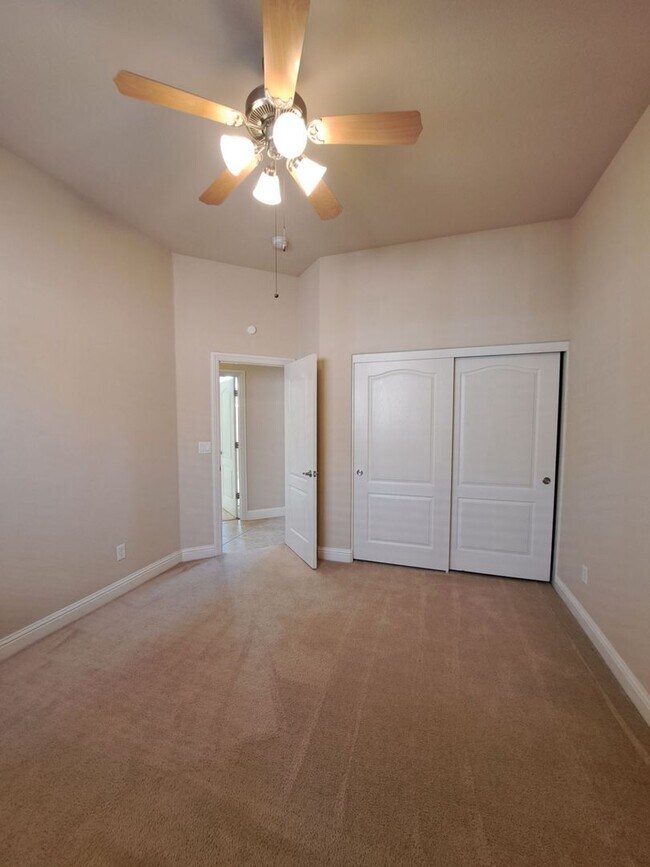 Building Photo - Move-in Special: Half Off the 1st Month's Rent – Charming 4 Bedroom House To Call Home!