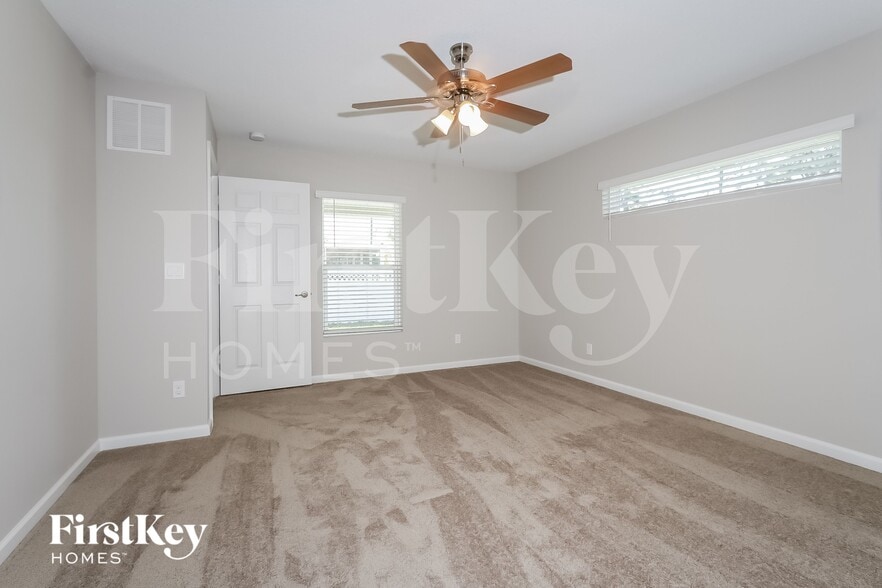 Building Photo - 2114 SW Biella Ave