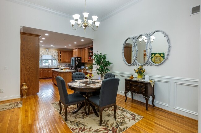 Building Photo - Executive Rental