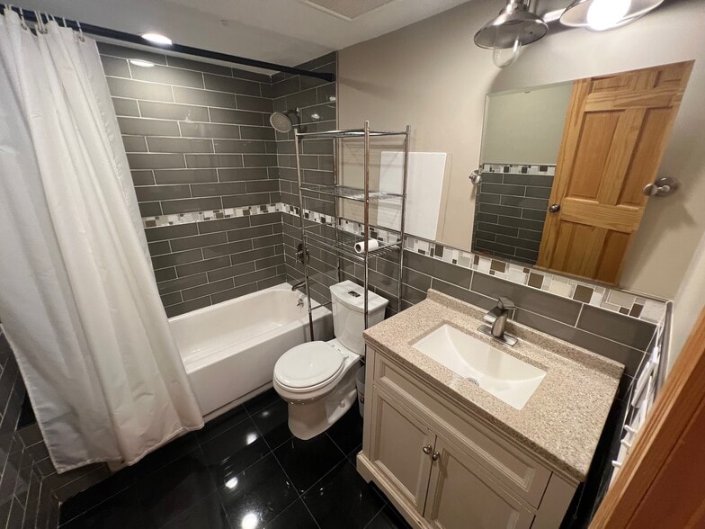 Building Photo - 152 Winchester St