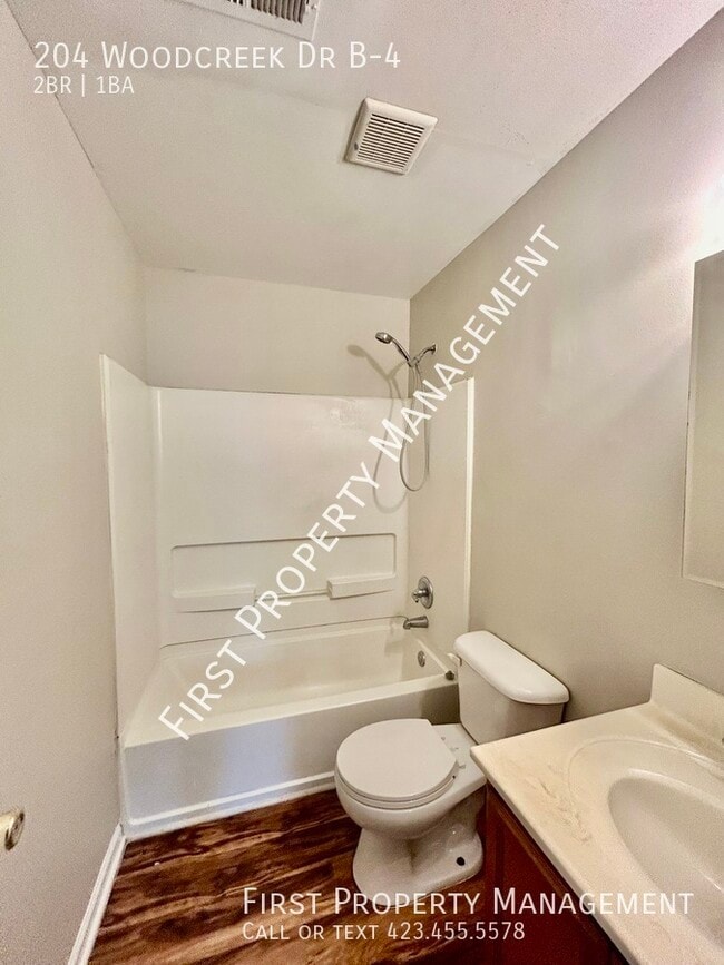 Building Photo - 204 Woodcreek Dr