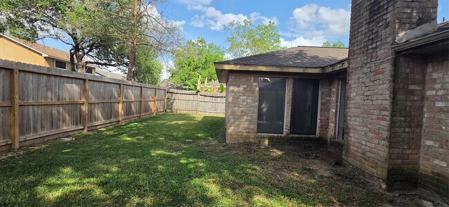 Building Photo - 1910 Quail Valley E Dr