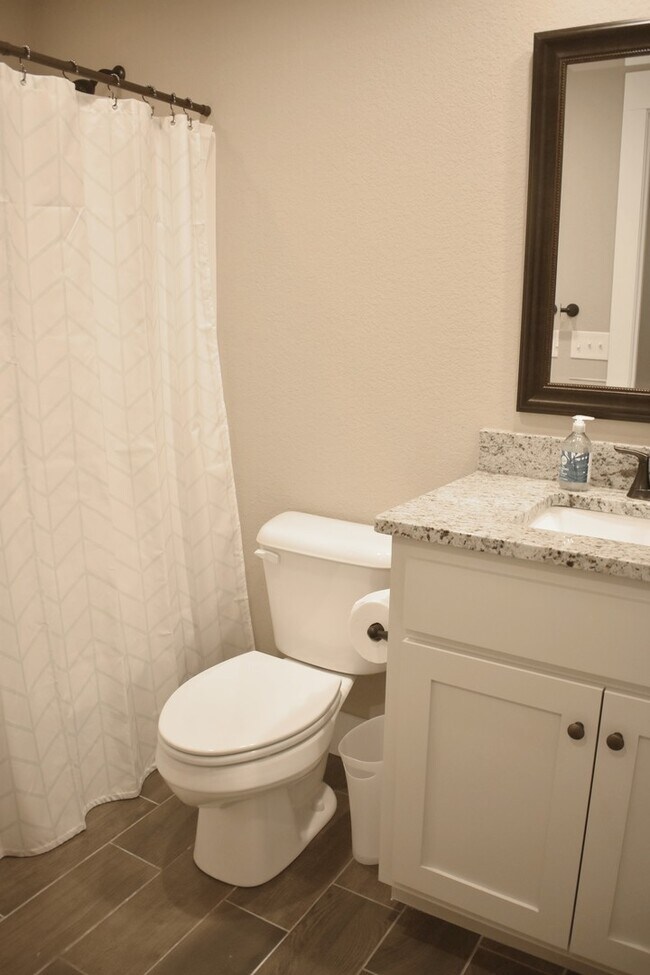 Building Photo - Luxurious  4 Bedroom, 3.5 Bathroom Home In Fayetteville!!  Minutes from the U of A!!