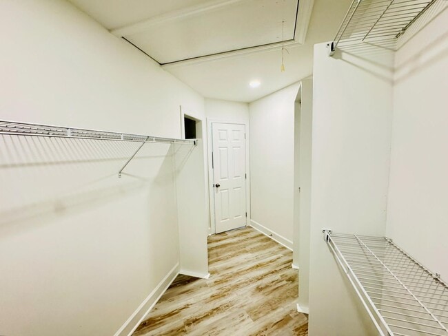 Building Photo - Luxury country rental 4x3 gated off black top!