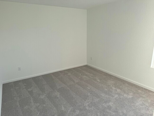 Building Photo - 673 Carlyle Wy