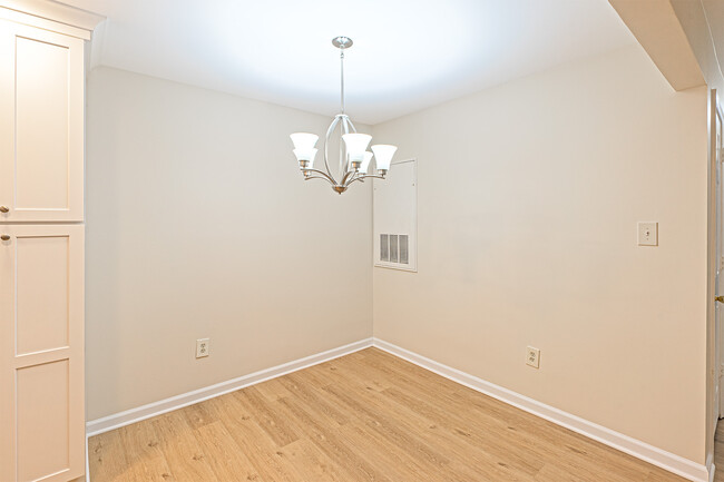Building Photo - 11701 Karbon Hill Ct