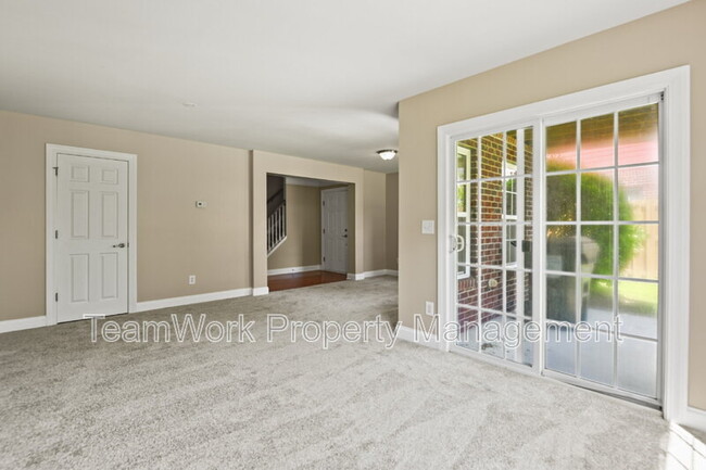 Building Photo - 9034 Parlor Dr