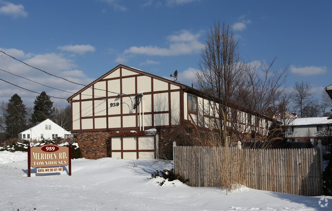 Building Photo - Meriden Rd Townhouses